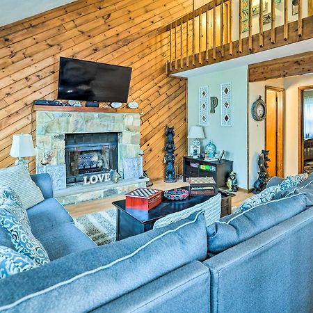 Poconos Vacation Home Walk To Locust Lake! Pocono Lake 외부 사진