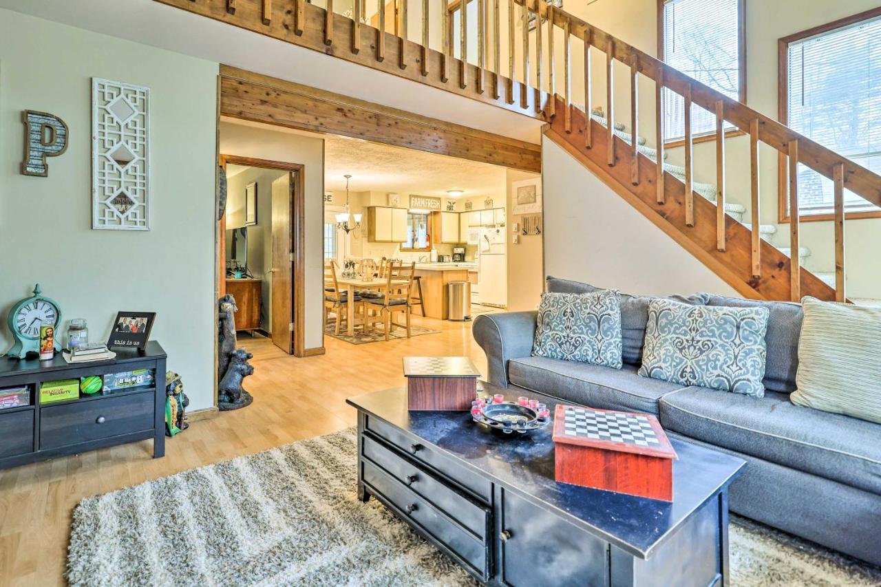 Poconos Vacation Home Walk To Locust Lake! Pocono Lake 외부 사진