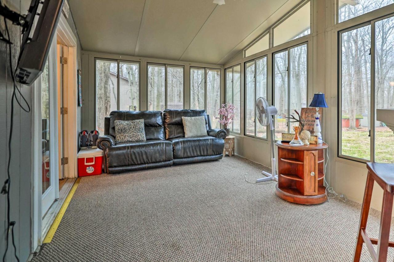 Poconos Vacation Home Walk To Locust Lake! Pocono Lake 외부 사진