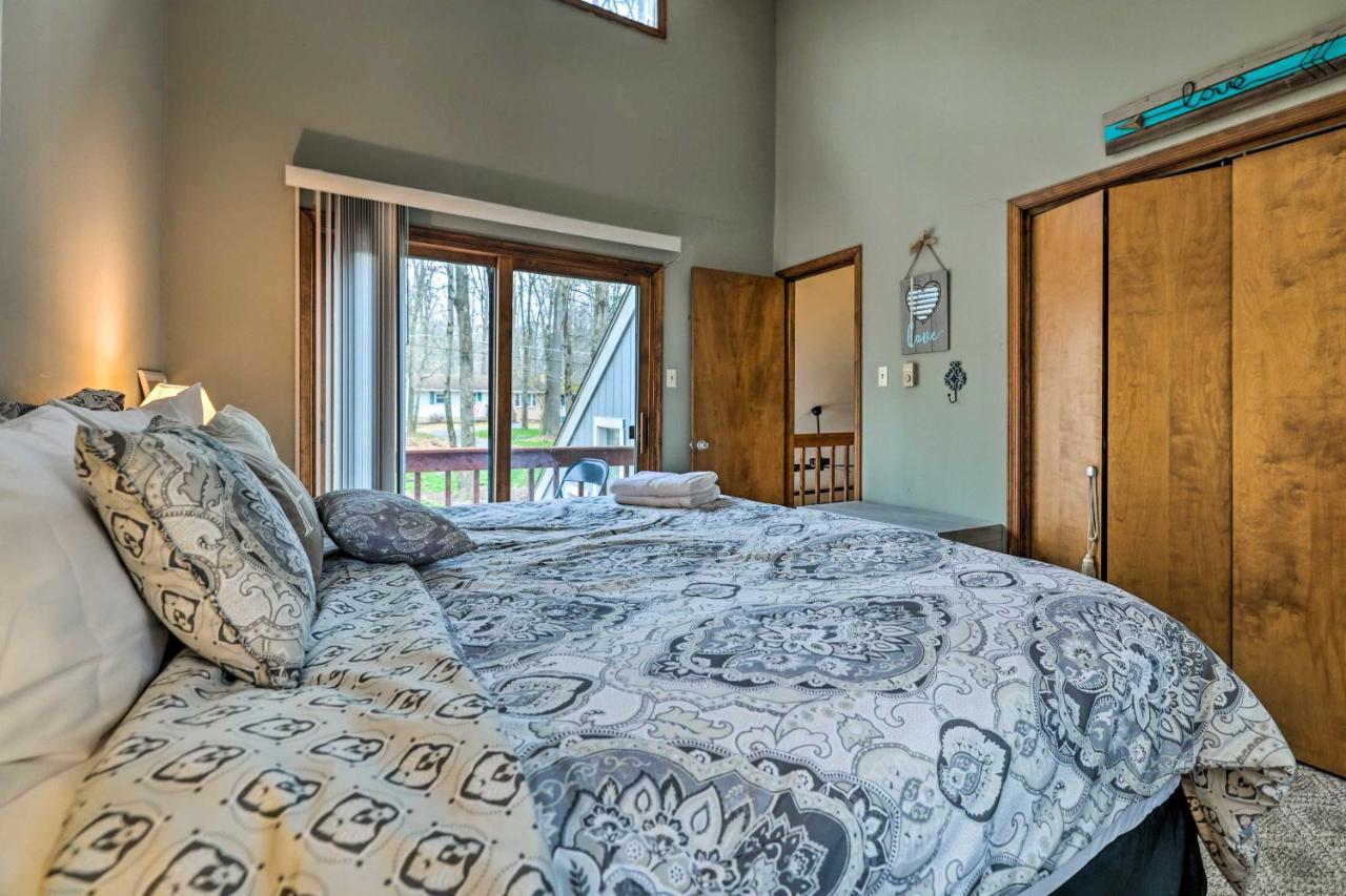 Poconos Vacation Home Walk To Locust Lake! Pocono Lake 외부 사진