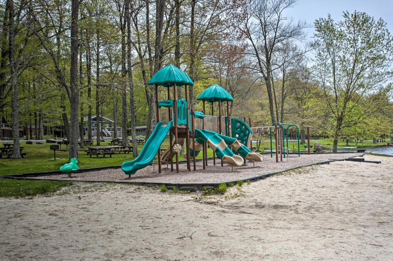 Poconos Vacation Home Walk To Locust Lake! Pocono Lake 외부 사진